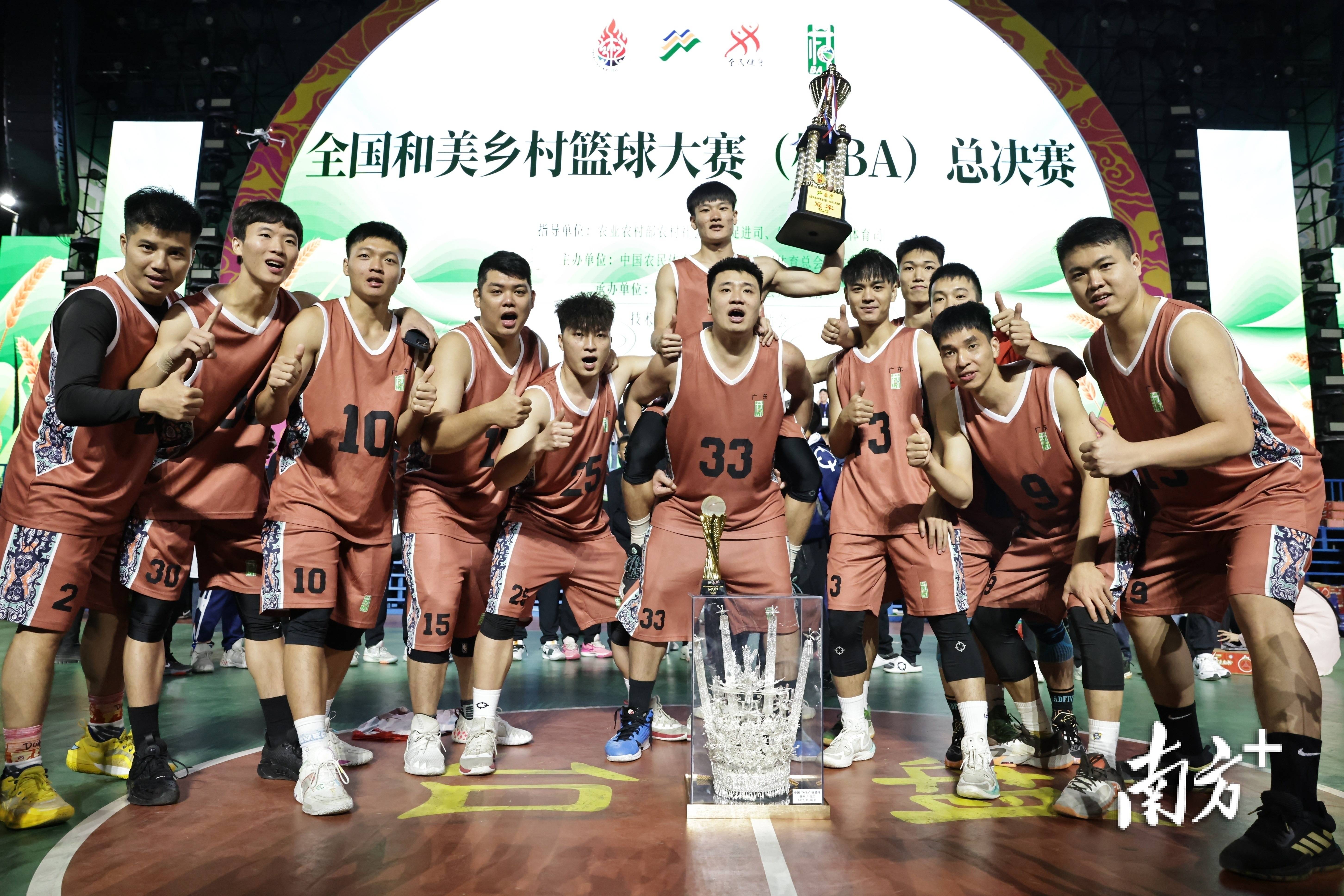 五彩篮球联赛盛大举行，人气球队遥遥领先