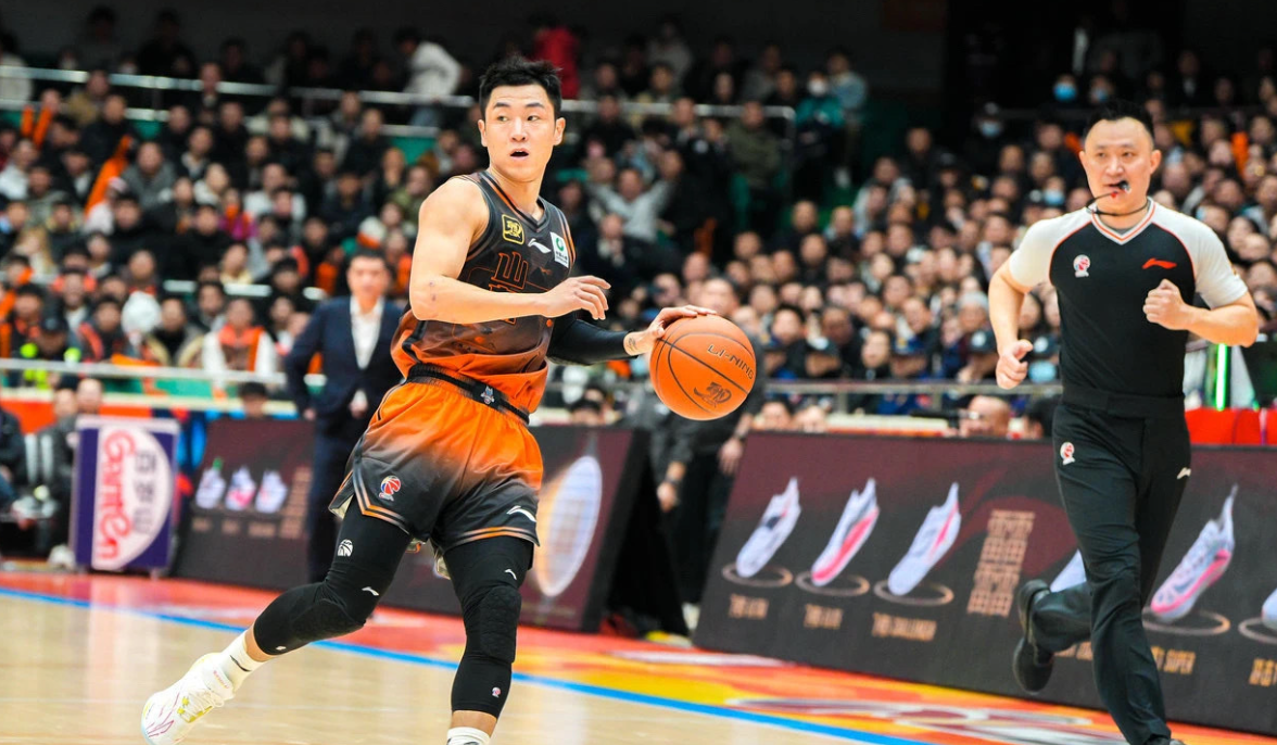 高诗岩17+9山东险胜新疆齐麟17分李炎哲15分的简单介绍
