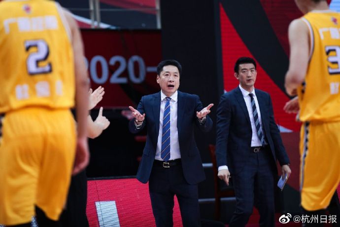 甘肃男篮主教练下课，球队教练团队动荡